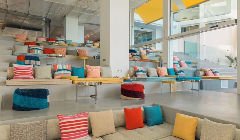 W LOUNGE